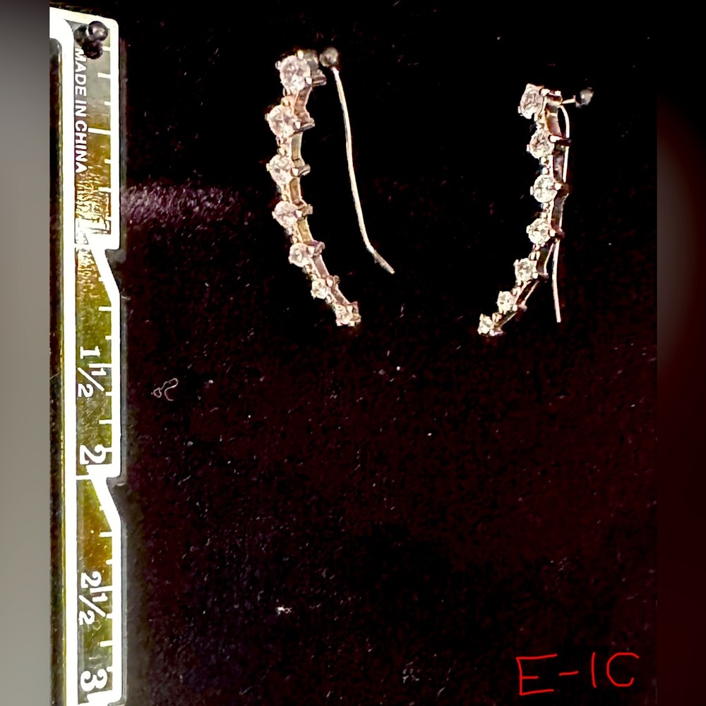 Lovely earlobe climbing crystal earrings